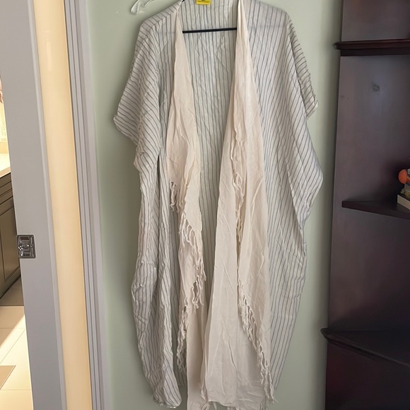 Long cover up - Picture 1 of 8